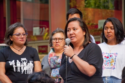 Woman_holding_a_speech